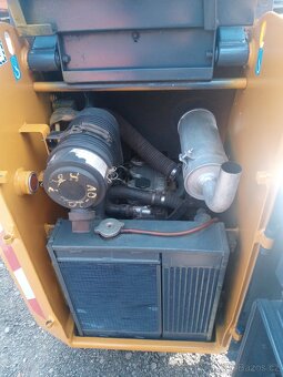 Smykovy nakladac bobcat gehl 1625 - 7