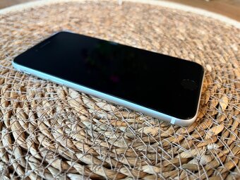 Prodám iPhone SE 2020 64GB - top stav kompletní balení - 7