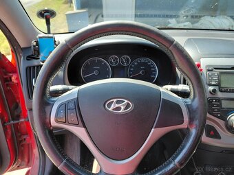 Hyundai i30 1.6 CRDi 66kw  rok v.2011 - 7