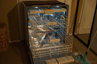 Myčka Miele nerezová vestavná G 5830 SCi , tři koše - 7