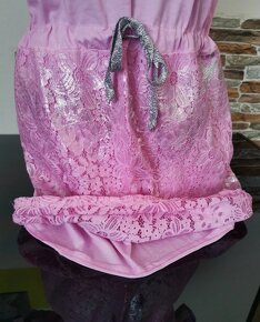 Růžové šaty 
Vel - M/L - 7