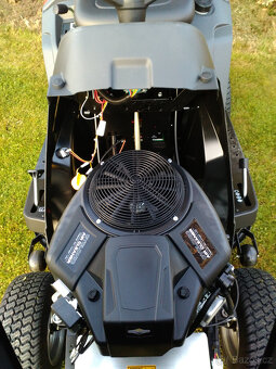 Traktůrek Starjet P3 102cm 22HP commerciál Briggs - 7