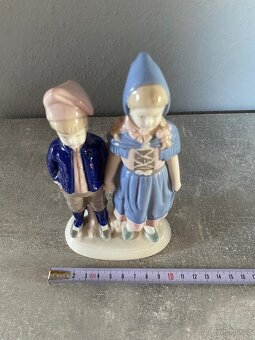 Porcelánová figurka - chlapec a dívka - 7