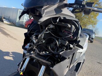 Aprilia SR 125 GT rv:2022/3 lehce havarovaný pojízdný - 7