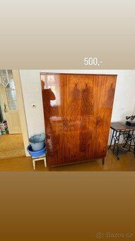 Výprodej domu - linky, gauče, stoly, postele - 7