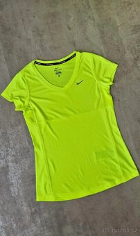 Neónové dámské tričko Nike - 7