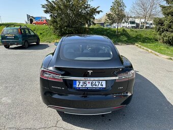 Tesla Model S P85 (2014) nabíjení zdarma - 7