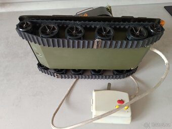 stará hračka tank - 7