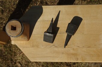 Prodám - stolička na naklepávání kosy (kozlík) - 7
