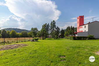 Stavební pozemek s projektem domu 4+KK o výměře 1.364 m2 v o - 7
