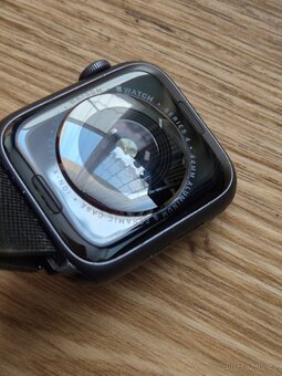 Apple Watch 4 44mm kapacita baterie 91% - 7