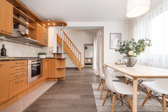 Atypický mezonetový 3+kk s výhledem, 62 m2, Hostivice - 7