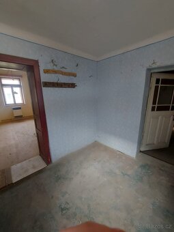 ZLEVNĚNO Rodinný dům k celkové rekonstrukci - 7
