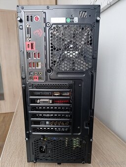 Stolní počítač Corsair - 7