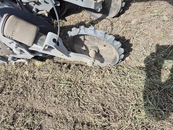 NO TILL secí stroj pro přímé setí HORIZON DSX 60-18 - 7