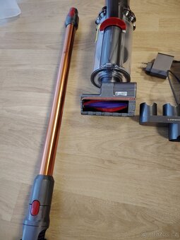 Aku bezdrátový vysavač Dyson V10 - 7