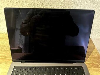 MacBook M2 Pro 14” 2023 — 16 GB RAM/512 GB SSD ideální stan, - 7
