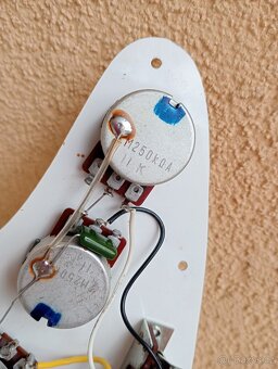 Snímače Stratocaster- pickguard, poťáky 70 roky Greco,Maya - 7