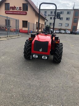 Malotraktor AGT 960 R - otočné pracoviště, 50 HP - 7