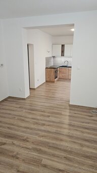 Prodám rodinný dům v perfektním stavu - 7