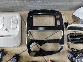 Clio IV - díly interiéru - 7