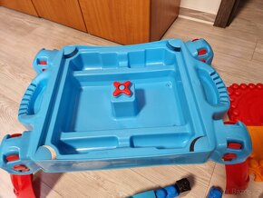 Stolek Mega Bloks včetně kostiček - 7