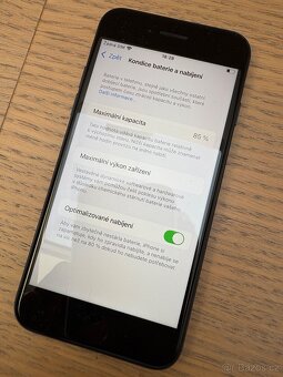 Apple iPhone SE (3. generace, 2022) 256 GB, temně inkoustový - 7
