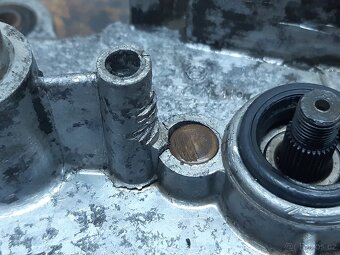 Stadion S22 - motor s díly - 7