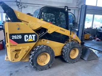 Smykový nakladač CAT 262D - 7