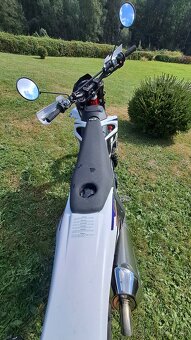 Kvalitní španělské enduro AJP 250 - 7