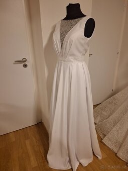 Bílé svatební šaty - 7