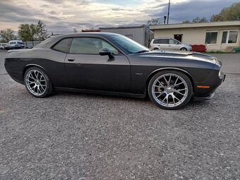 Dodge Challenger hemi - 7