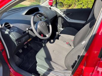 Toyota yaris 1.3 - 7