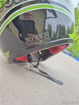 Prodám dětskou motokros přilbu - 7