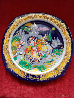 Dekorativní porcelánové talíře na zavěšení na zed - 7