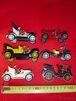 Autíčka veteráni zn. IGRA 11 ks, SMĚR 2 ks atd. 14 ks celkem - 7