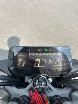 Honda CB125R - 7