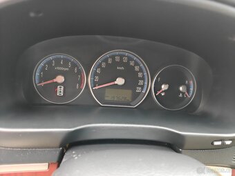 Hyundai Santa Fe 2.7i V6, 4x4 - 7