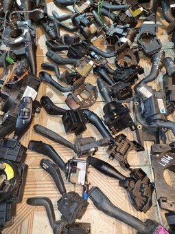 Podvolantové páčky, přepínače, podvolantové kroužky LEVNĚ - 7