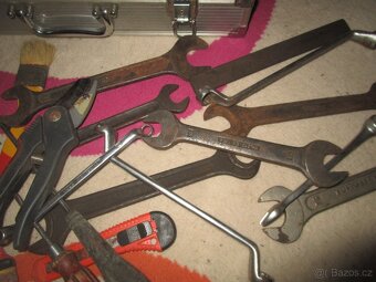 kufr plny nařadí - 7