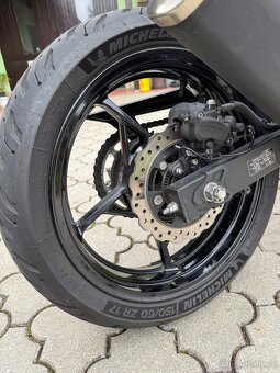 Kawasaki Z400 - 7