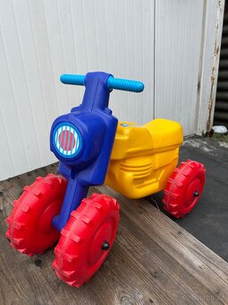 Prodám dětskou kuchyňku ,odstrkovadlo a jiné pro děti - 7