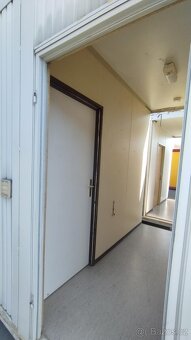 Obytný modul s kuchyní a se sprchama / 10m délky - 7