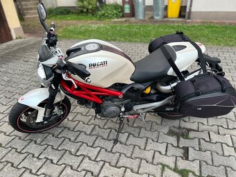 Ducati Monster 696 - 7