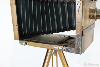starožitný fotoaparát se statívem - 7