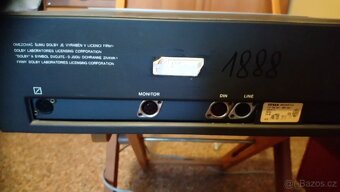 Kazetový magnetofon TESLA SM 261 - 7