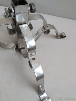 Starý kovový stojan - 7