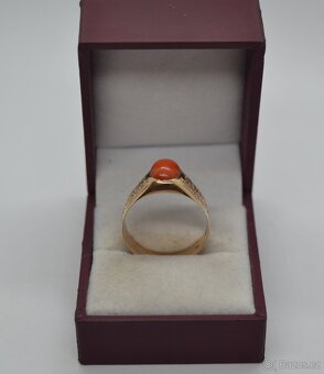 Starý zlatý prsten s korálem zdobený - 7