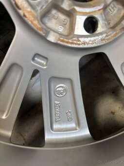 originální alu škoda 7Jx17 5x100, ET51 letní pneu 215/45/17 - 7