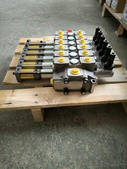 Hydraulický/Elektrický rozvaděč - 7